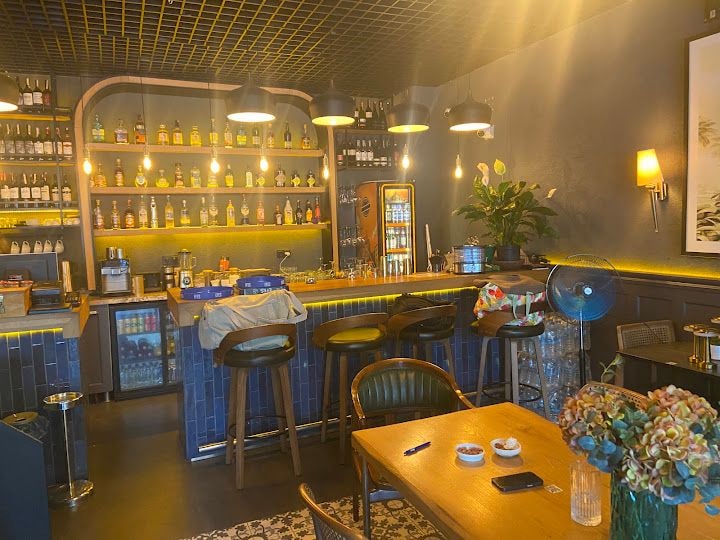 Lokal Cafe & Bistro galeri fotoğrafı