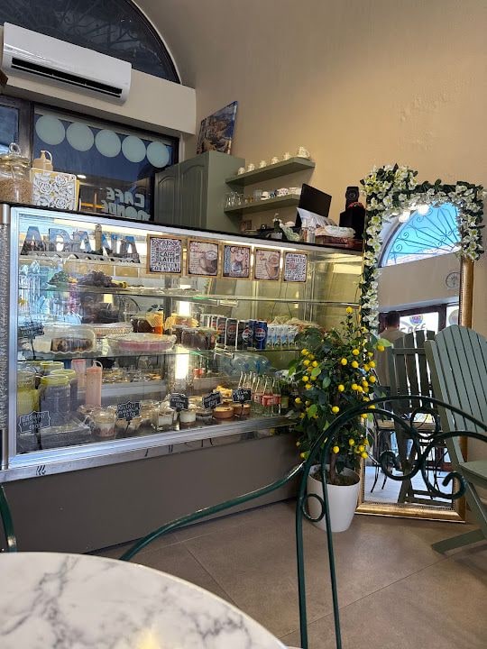 Cafe Monde - Büyük saat kahve & tatlı galeri fotoğrafı