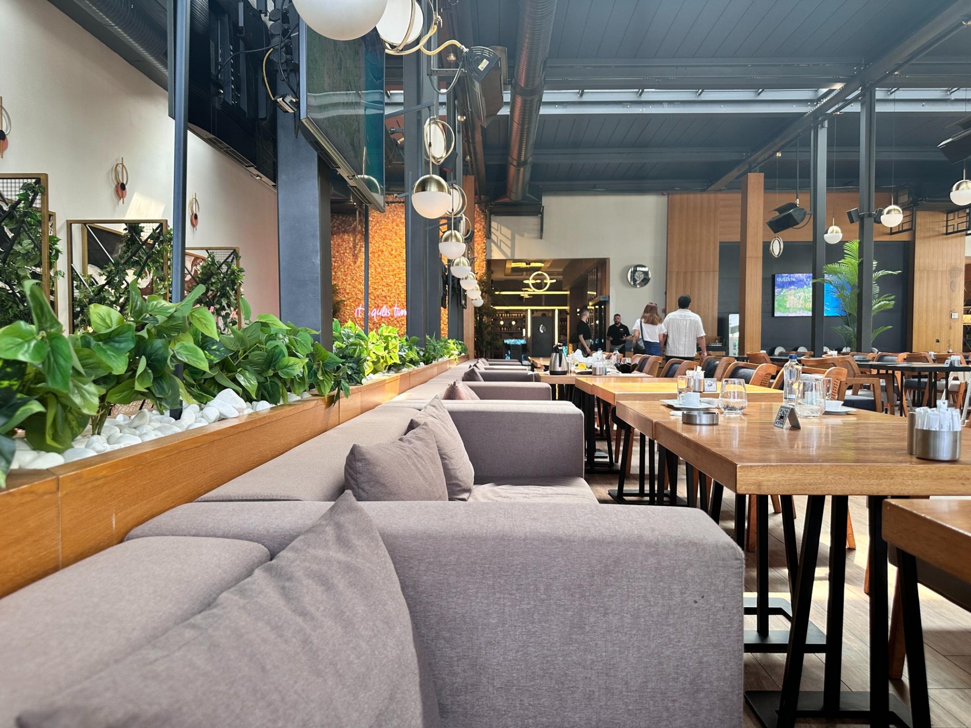Qulis galeri fotoğrafı